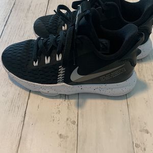 Nike Lebron Witness 5 SZ 3.5Y